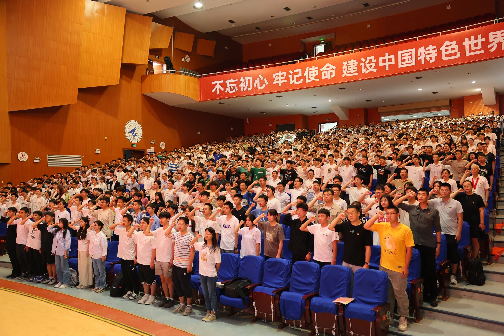 集体宣誓(学生党员标兵井文淳领誓 (2).JPG